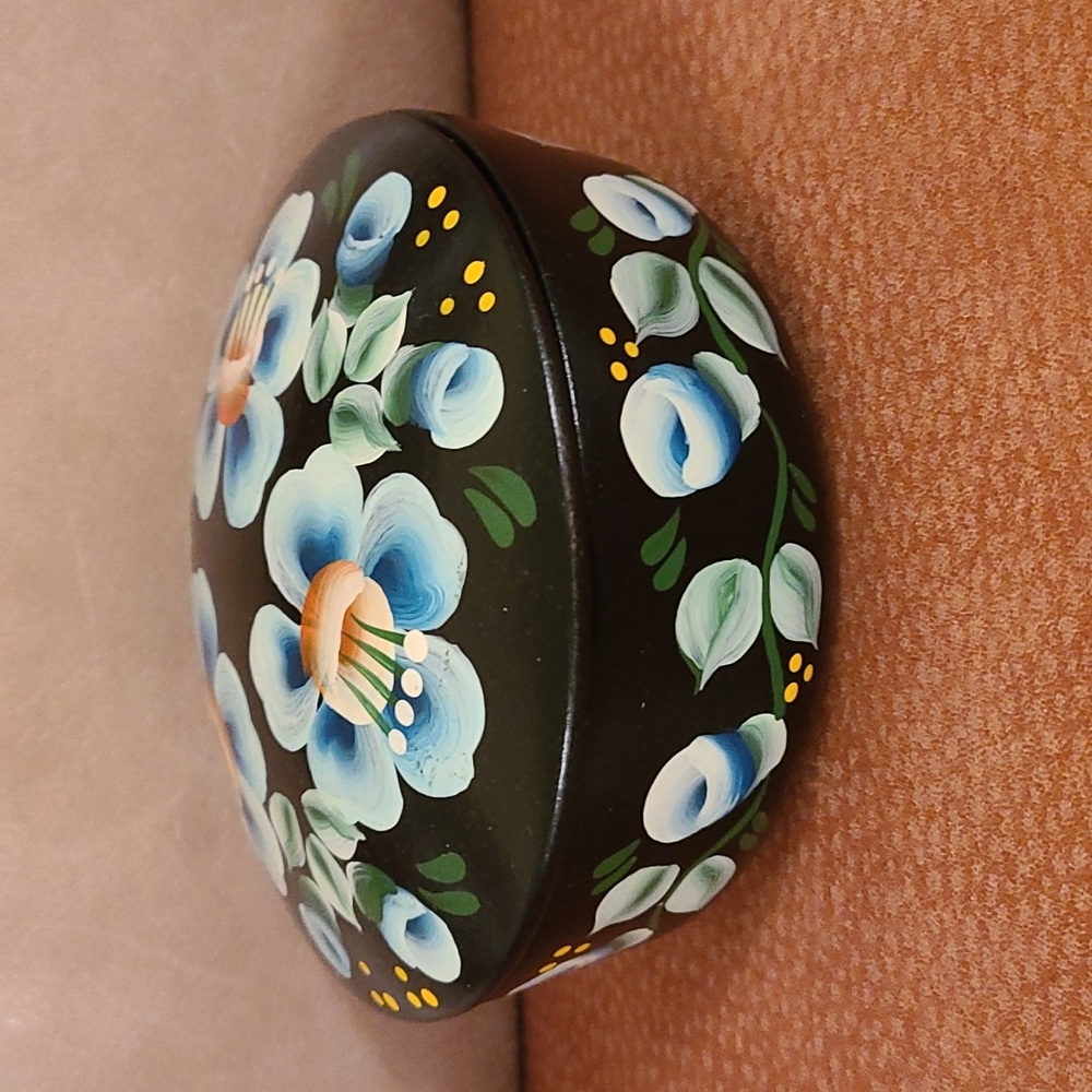 Round floral jewelry box - Picture 4 of 13